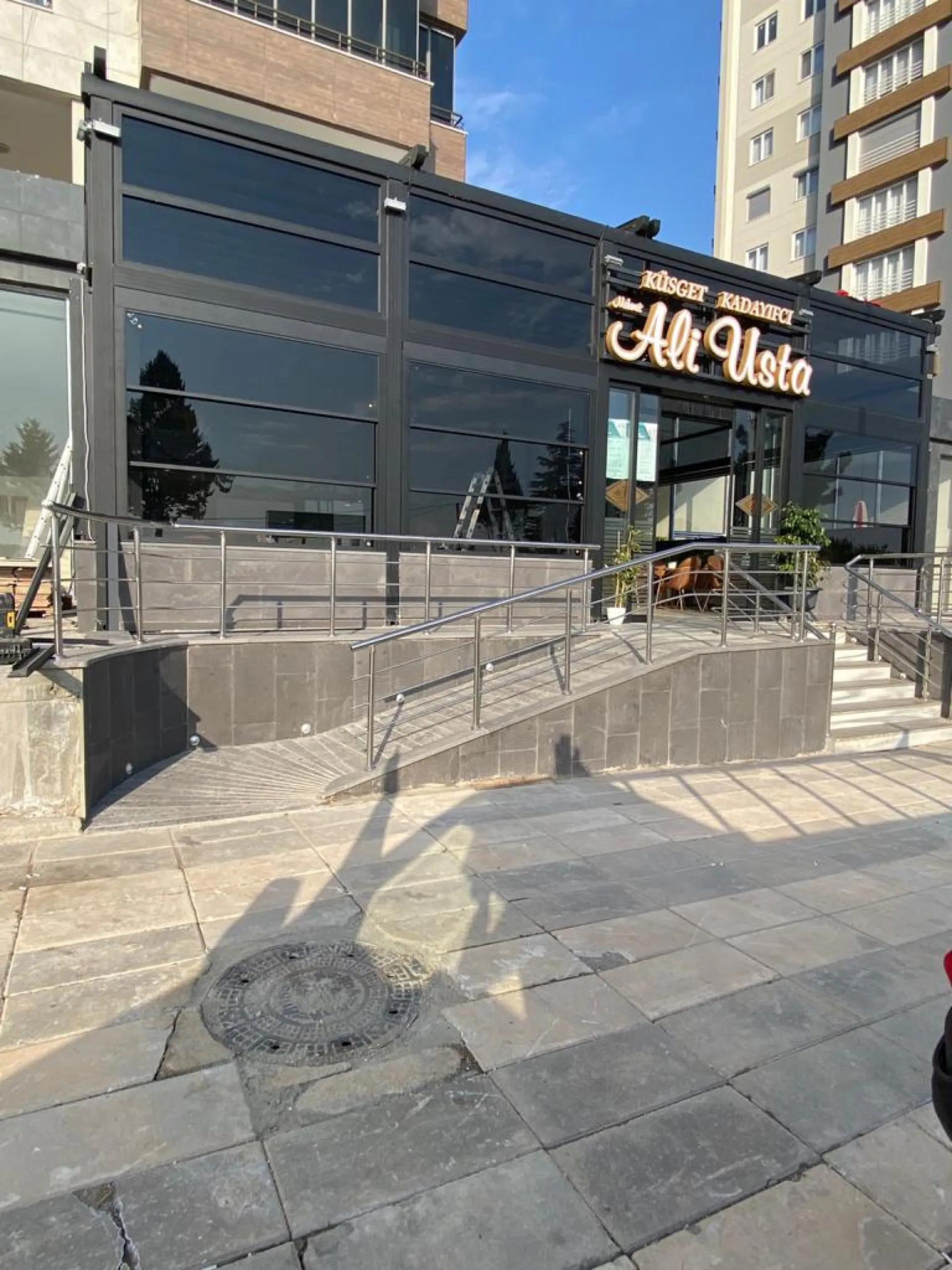 Kadayıfçı Ali – Pergole, Giyotin Cam ve Fotoselli Kapı Projesi